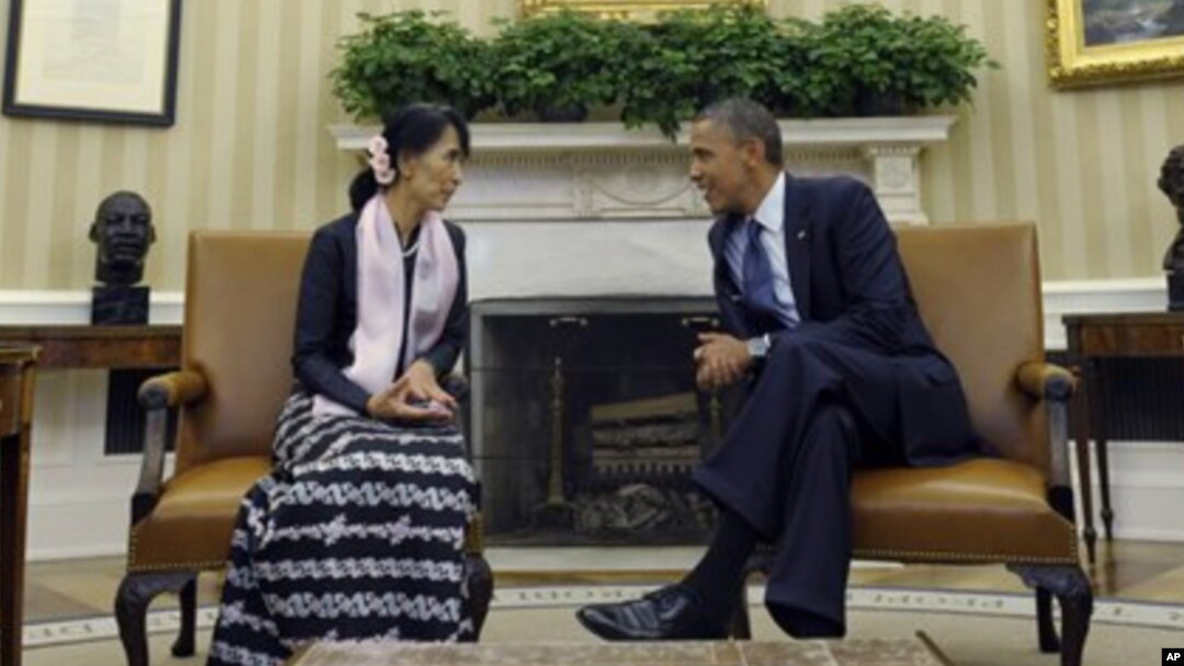 Presiden AS Barack Obama saat menerima Aung San Suu Kyi di Gedung Putih (19/9). Obama dipastikan akan mengunjungi Burma bulan ini.