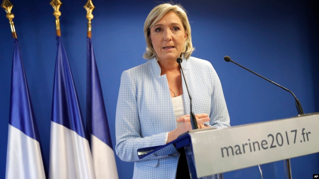 Arhivska fotografija liderke kranje desnice Mari Le Pen daje izjavu o predsedničkim izborima u SAD, 9. novembra 2016. nadomakj Pariza.