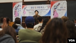 미국 워싱턴의 조지타운대학교 북한인권 모임 THiNK와 북한인권 비영리단체 노체인이 공동으로 주관한 ‘통일맘 연합회 증언의 밤’ 행사에서 탈북 여성이 증언하고 있다.