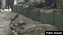 Blast near somalia's presidential palace.