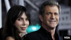 Mel Gibson tiene un bebé de 20 meses con su nueva novio, la cantante rusa Oksana Grigorieva.