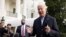 El presidente de EE. UU., Joe Biden, habla con los reporteros al dejar la Casa Blanca en Washington, el 15 de diciembre de 2021 hacia el Kentucky que fue arrasado por un tornado.