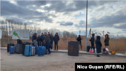 Refugiados ucranianos en el puesto de control fronterizo de Palanca, Moldavia, el 24 de febrero de 2022.