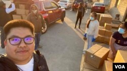 ທ່ານປີເຕີ ສຸດທິດາຣາ ນັກເຄື່ອນໄຫວສັງຄົມ ແລະປະທານມູນນິທິດາລລັສ ຝອດເວີດ (DFW) ນຳພາ ໂຄງການແຈກຢາຍອາຫານ
ໂຄວິດ-19.