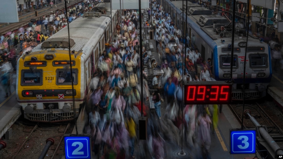 ABD Nüfus Sayımı Dairesi, 1 Ocak 2024 tarihinde küresel nüfusun 8 milyarı geçeceğini kaydetti.