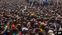 Manifestation à Ouagadougou vendredi 31 octobre 2014 (AP)