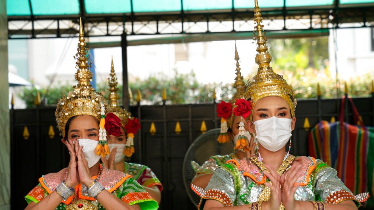 This choice of clothing is so popular among tourists in Bangkok that  netizens are amused, Lifestyle News - AsiaOne