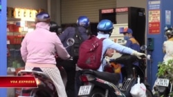 Xăng lên giá, người tiêu dùng cam chịu