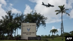 미국령 괌의 앤더슨 공군기지 입구.