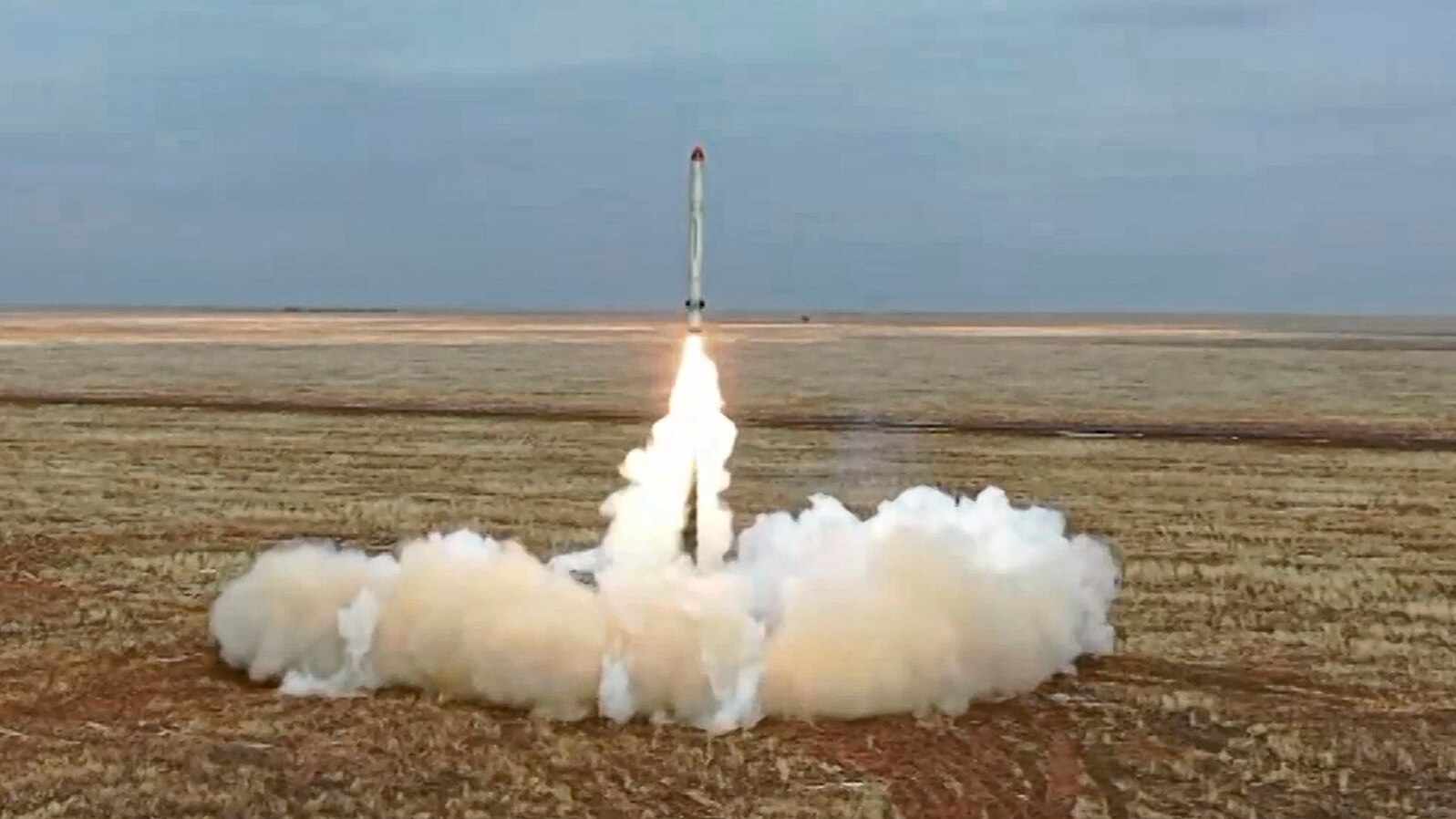 Ruska raketa Iskander-K tokom vojne vežbe u februaru 2022, fotografiju objavilo rusko Minsitarstvo odbrane