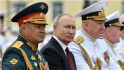 Bộ trưởng Quốc phòng Nga Sergei Shoigu ngồi bên phải Tổng thống Vladimir Putin