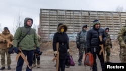 Reservistas ucranianos preparam-se para defender o seu pais, Kiev, 24 Fevereiro 2022