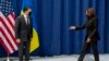На фото: Віце-президентка США Камала Гарріс зустрічається з президентом України Володимиром Зеленським під час Мюнхенської конференції з безпеки. 19 лютого 2022 року.
