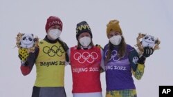 Marielle Thompson (çep), Sandra Naeslund (naverast) û Daniela Maier (rast).