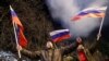Milicianos pró-Rússia celebram anúncio de Moscovo de reconhecer independência de Donetsk e Luhansk (21 Fevereiro 2022)
