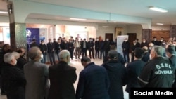 Təbriz və Ərdəbildə telekommunikasiya işçiləri piket keçirib