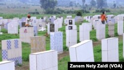 Les pierres tombales du cimetière privé de Makao situé au nord de la ville de Goma, RDC, le 21 février 2022. 