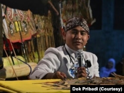 Dalang Ki Miko Cakcoy Pathoknegoro alias Miftahul Khoir. (Foto: Dok Pribadi)