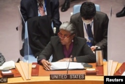 Američka ambasadorica Linda Thomas-Greenfield tokom sjednice Vijeća sigurnosti UN o Ukrajini.