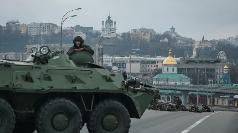 Ukraine: l'armée russe resserre l'étau autour de Kiev