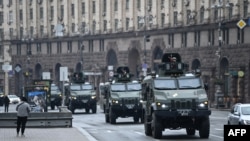 „Она што го гледаме се почетни фази на инвазија од големи размери“, изјави за новинарите висок функционер на Пентагон, додавајќи дека „тие прават потег кон Киев“