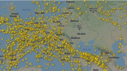 Screenshot prikaza letova iznad Evrope sa sajta Flight Radar 24, nakon napada Rusije na Ukrajinu i upozorenja zvaničnika EU za avio-saobraćaj da je letenje iznad Ukrajine nebezbjedno, 24. februara 2022.