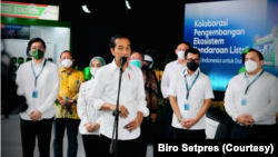 Presiden Jokowi memberikan pengarahan dalam acara kolaborasi Pengembangan Ekosistem Kendaraan Listrik di Jakarta. (Foto dok.: Biro Setpres)