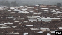 Malawi's Dzaleka refugee camp currently houses tens of thousands more refugees than it was built to hold. Human Rights Watch is asking the Malawi government to stop the recent refugee relocations to the congested camp. (Lameck Masina/VOA) 