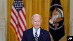 조 바이든 미국 대통령이 24일 백악관에서 러시아의 우크라이나 침공 관련 담화를 발표하고 있다.