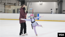 Sherry Naree Wester learning new moves with coach Jill Smith at Fairfax Ice Arena (Source: screenshot. VJ: Songlin Zhang)