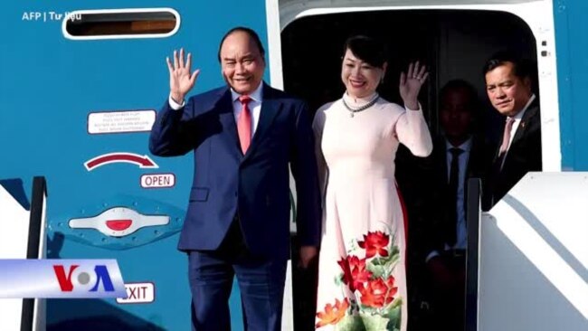 Chủ tịch VN trở thành nguyên thủ đầu tiên đến Singapore sau 2 năm 