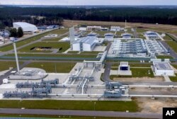 Pipa di fasilitas pendaratan pipa gas 'Nord Stream 2' di Lubmin, Jerman utara, pada 15 Februari 2022. (Foto: AP)