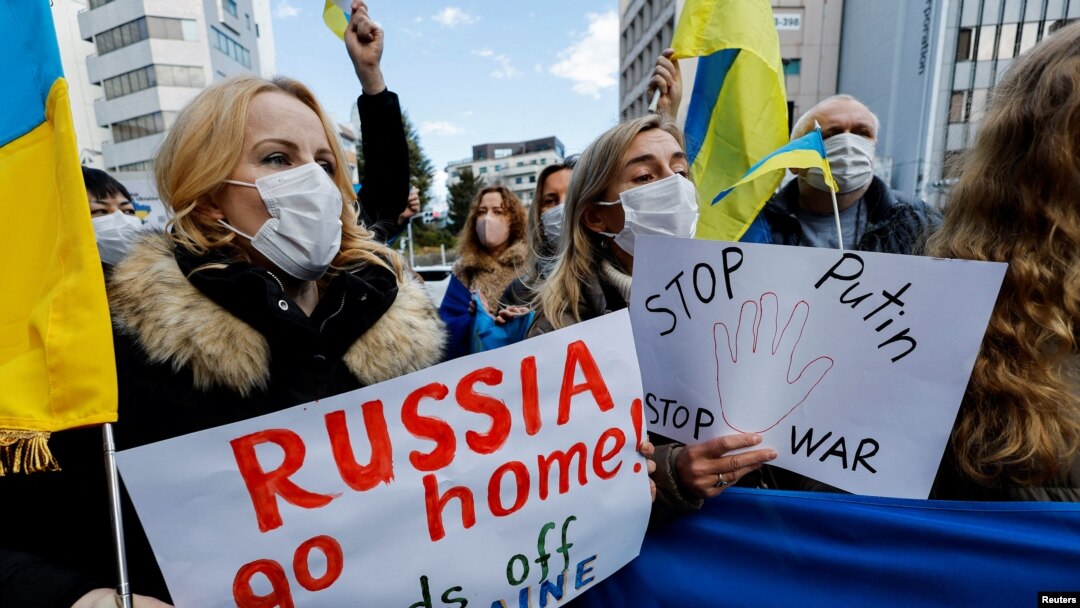 Ukrainians residing in Japan hold placards and flags during a protest rally denouncing on Russia over its actions in Ukraine, near Russian embassy in Tokyo, Japan February 23, 2022.