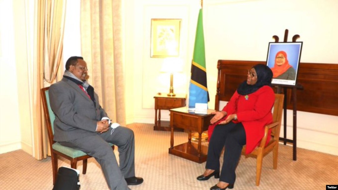 Perezida wa Tanzaniya Samia Suluhu Hassan, na Tundu Lissu atavuga rumwe n'ubutegetsi bwa Tanzaniya i Buruseri mu Bubirigi, kw'itariki ya 16/02/2022