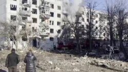 Khu dân cư Ukraine tan hoang sau trận bom của Nga