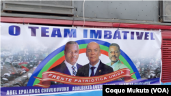 Cartaz da Frente Patriótica Unida num autocarro em Luanda