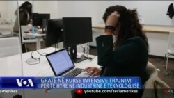Gratë në kurse intensive trajnimi për të hyrë në punë në industrinë e teknologjisë 