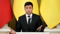 Presiden Ukraina Volodymyr Zelenskyy di Istana Mariinskyi di Kyiv, Ukraina, 23 Februari 2022. (Foto: AP)