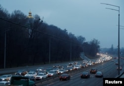 Автомобильные пробки на выезде из Киева, утро 24 февраля 2022 года
