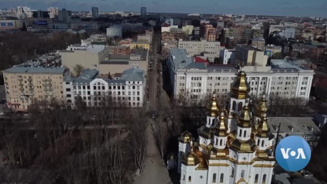 Eastern Ukrainian City Still Sanguine Despite Looming Russian Threat 
