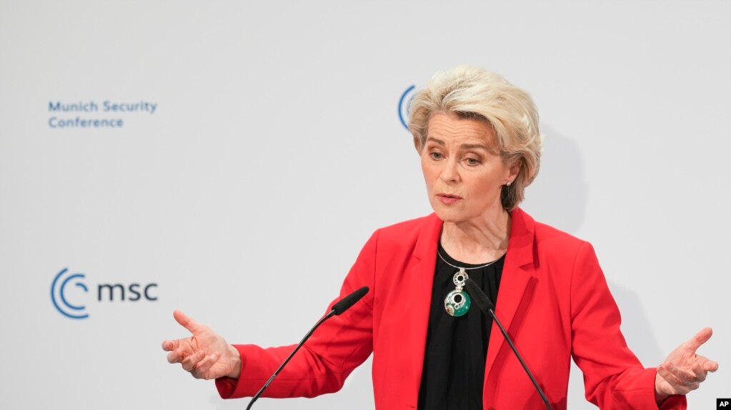 欧盟委员会主席冯德莱恩（Ursula von der Leyen）在德国慕尼黑安全会议上发表讲话（2022年2月19日）(photo:VOA)