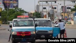 Taxistas em Luanda 