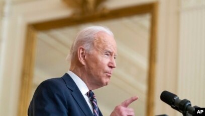 Biden dénonce le