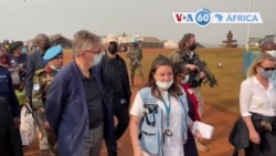 Manchetes Africanas 23 Fevereiro: Somália - Desesperadas, famintas e sedentas, as pessoas afluem à cidade de Baidoa