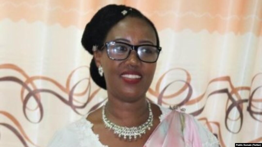 Leocadie Ndacayisaba umushikirangani ajejwe kumenyesha amakuru