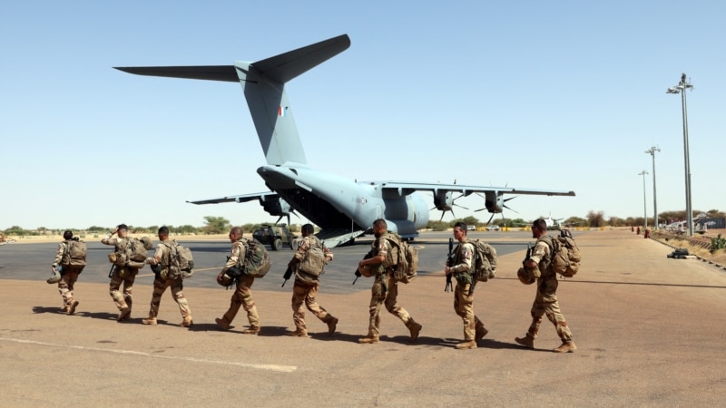 Au Sahel, vers une présence militaire française discrète