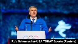 Presiden IOC Thomas Bach memberikan pidato pada penutupan Olimpiade Musim Dingin 2022 di Beijing, China (foto: dok). 
