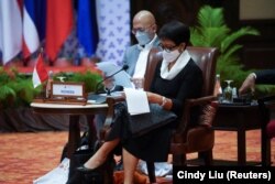 Menlu RI Retno Marsudi menghadiri Pertemuan Menteri Luar Negeri ASEAN di Phnom Penh, Kamboja, 17 Februari 2022. (Foto: REUTERS/Cindy Liu)