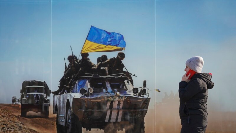 Russia Withdraws Diplomats from Ukraine as Crisis Deepens