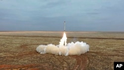 Пуск ракетного комплекса "Искандер" в рамках учений российских стратегических сил. 